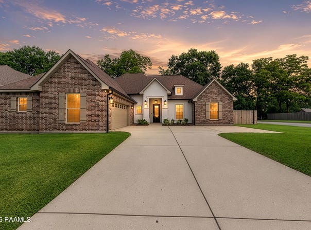 200 Hidden Ridge Drive, Lafayette, LA 70507