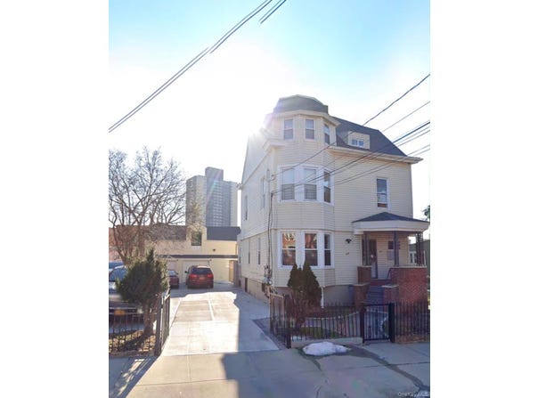 846 E 215th Street, Bronx, NY 10467
