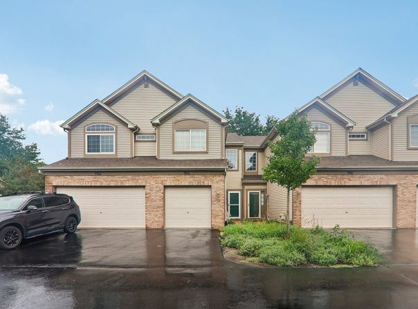 984 Parkhill Circle, Aurora, IL 60502