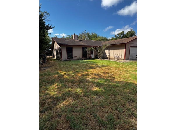 500 Hosack St, Taylor, TX 76574