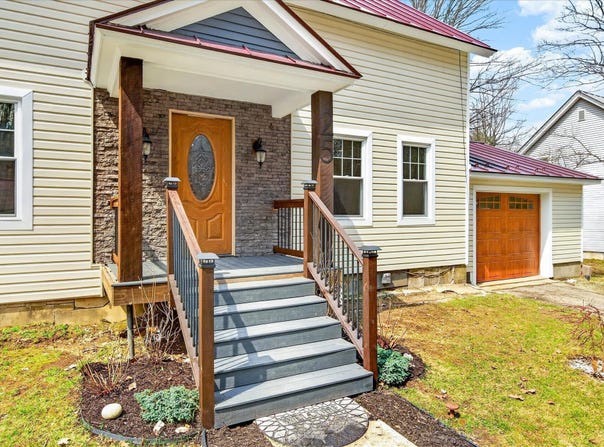 25 Bluff Street, Proctor, VT 05765