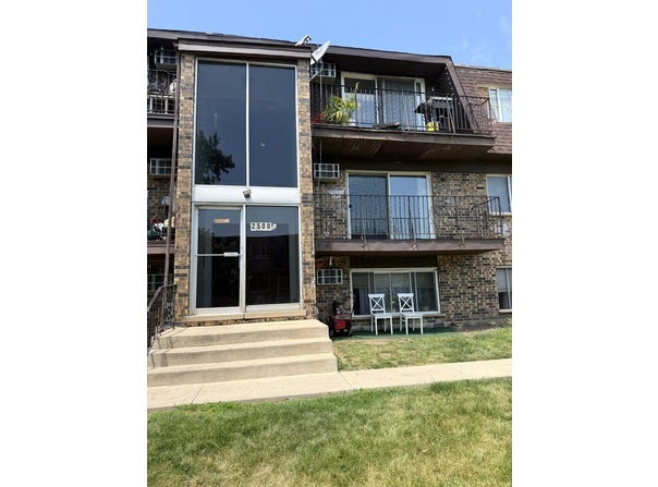 2500 Mark Thomas Lane, Hanover Park, IL 60133