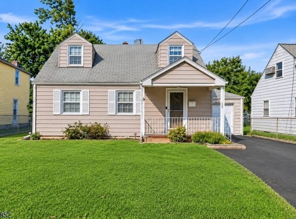 24 Sunset Dr, Clark Twp., NJ 07066-1218