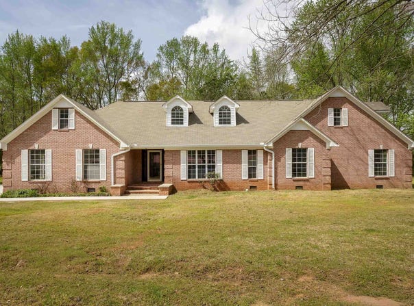 855 Cobb Dr, Leighton, AL 35646