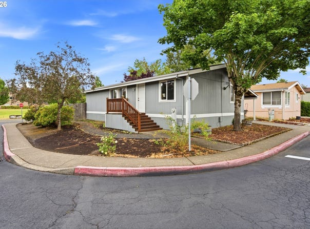 1949 SE Palmquist Rd, Gresham, OR 97080