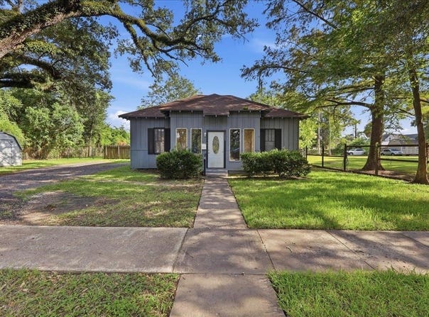 1203 W Cypress, Orange, TX 77630