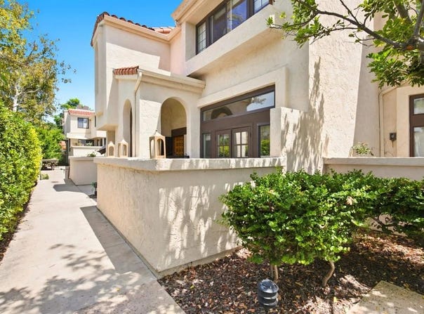 5715 Baltimore Dr, La Mesa, CA 91942
