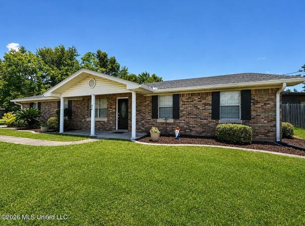 904 Waveland Avenue, Waveland, MS 39576