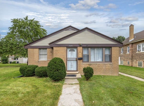 2121 S 14th Avenue, Broadview, IL 60155