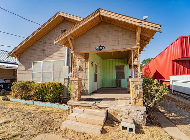 1208 W Walker Street, Breckenridge, TX 76424