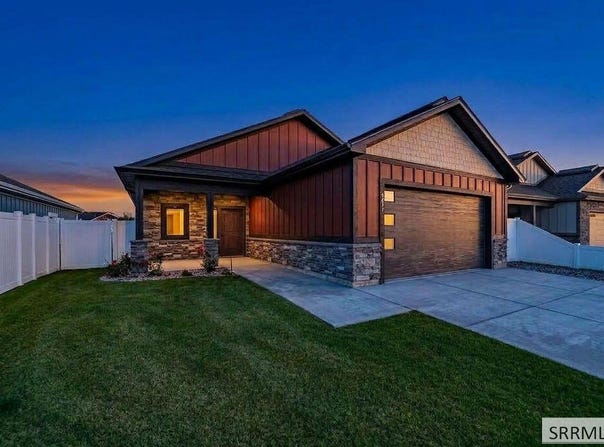 381 S Glade Loop, Idaho Falls, ID 83404