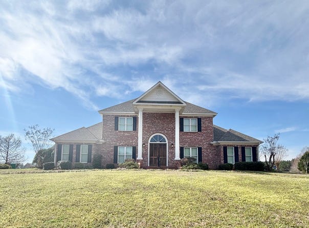 100 GlenLake Drive, Grenada, MS 38901