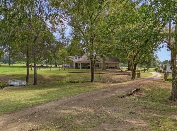 249 CR 350, Broaddus, TX 75929