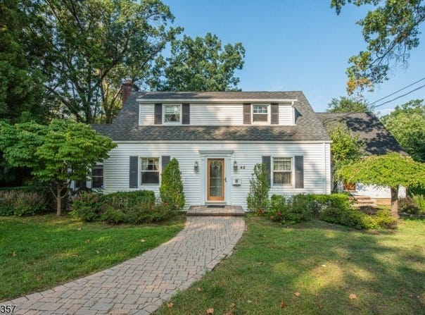 42 Valley View Ter, Wayne Twp., NJ 07470-4244