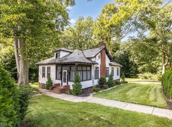 37 Forest Drive, Bloomfield Twp., NJ 07003-5207