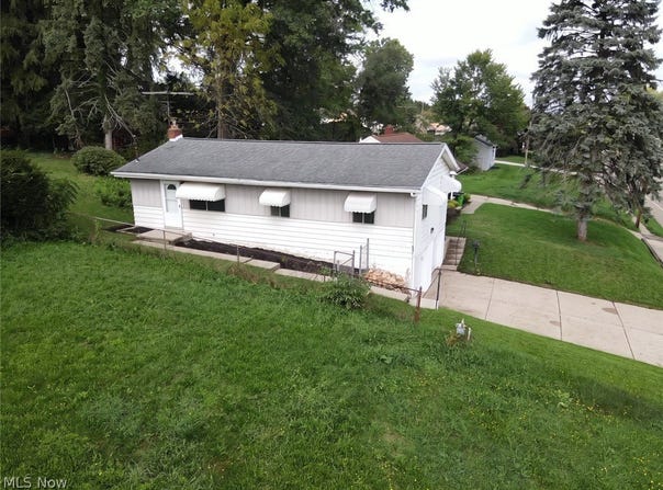 306 E State Street, Barberton, OH 44203