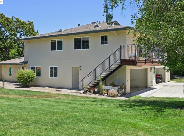 2122 Arroyo Ct, Pleasanton, CA 94588