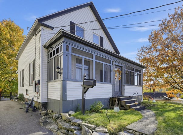 7 Maple Street, Jay, ME 04239