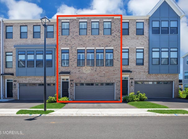 15 Linder Court, Middletown, NJ 07748