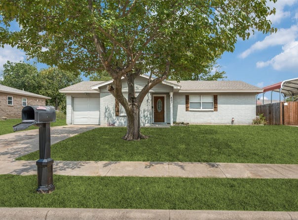 821 E Glendale St., Crowley, TX 76036
