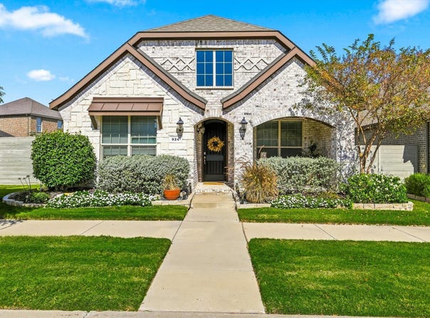 924 Plaza Lane, Argyle, TX 76226