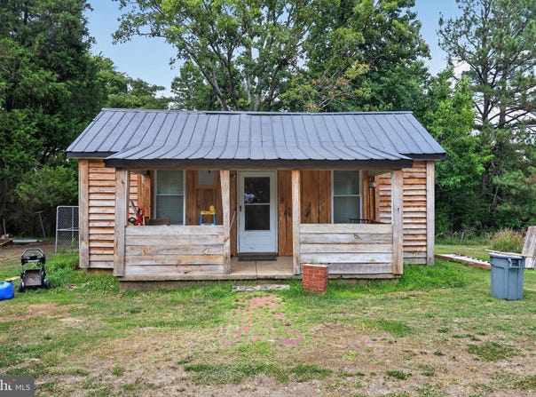 405 COUNTY POND Road, FREEMAN, VA 23856