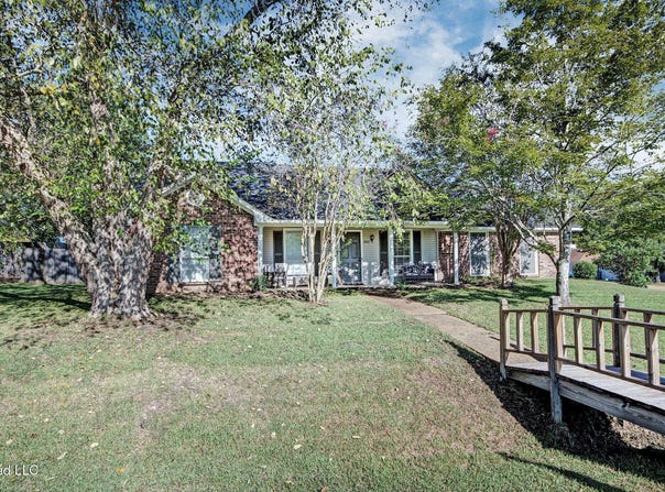 4262 Glennoak Circle, Byram, MS 39272