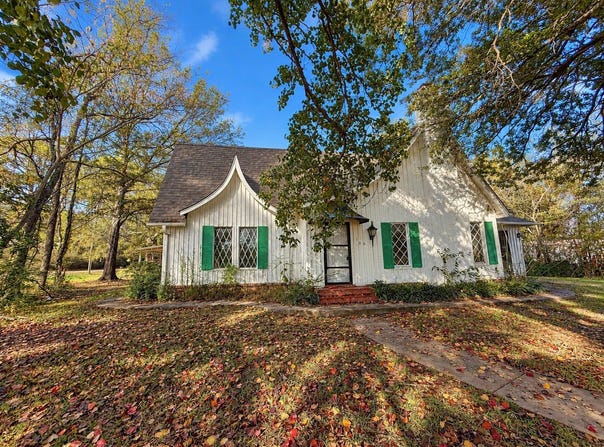 100 Smith Street, Naples, TX 75568