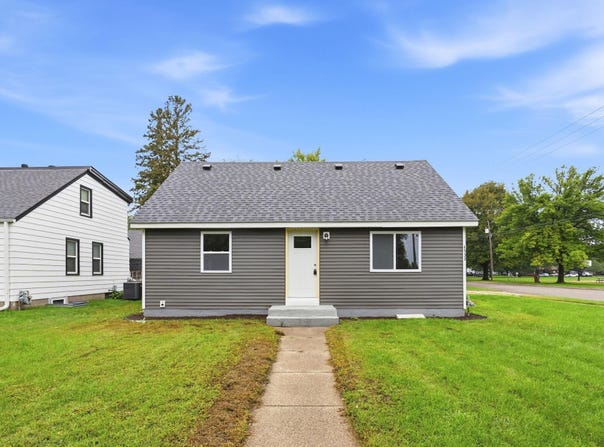 4533 Welcome Avenue N, Crystal, MN 55422