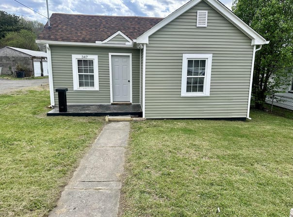 347 E Oak St, Covington, VA 24426