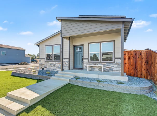 953 Honey Bee Street, Medford, OR 97501