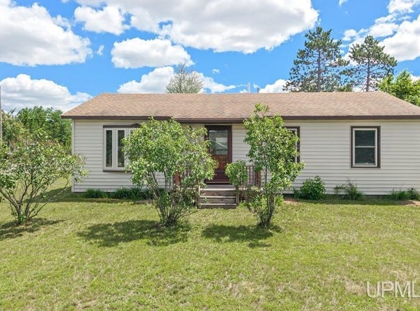 830 Mullen Street, Quinnesec, MI 49876