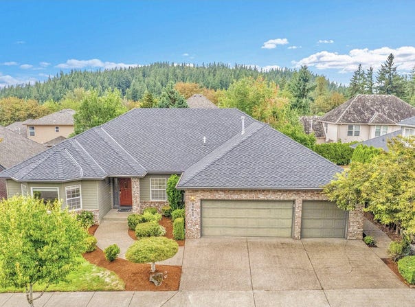 11415 SE HIGHLAND Loop, Clackamas, OR 97015
