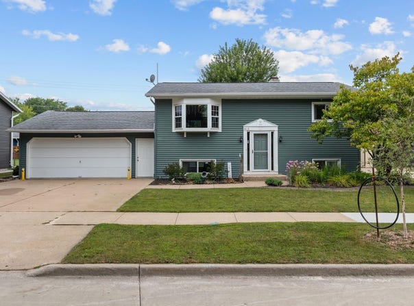 2613 S JASON Drive, APPLETON, WI 54915-4438