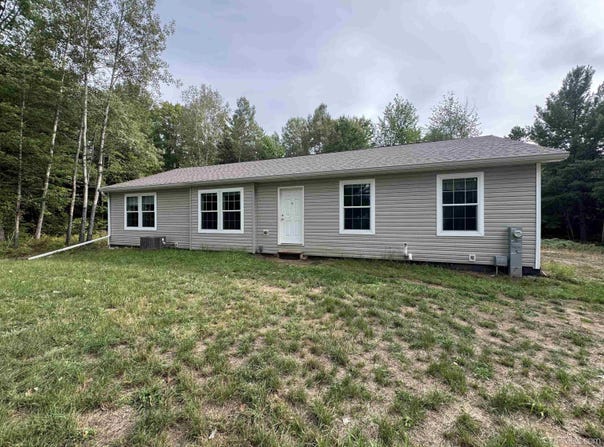 W8301 Swanson Road, Iron Mountain, MI 49801