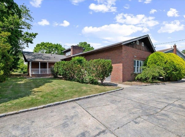 1026 W Broadway, Woodmere, NY 11598