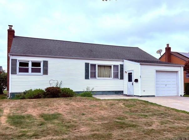 67 Maple Drive, Lindenhurst, NY 11757