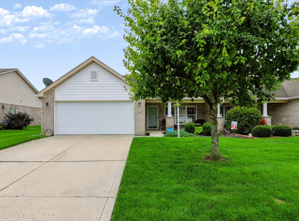 1068 Hilltop Commons Boulevard, Whiteland, IN 46184