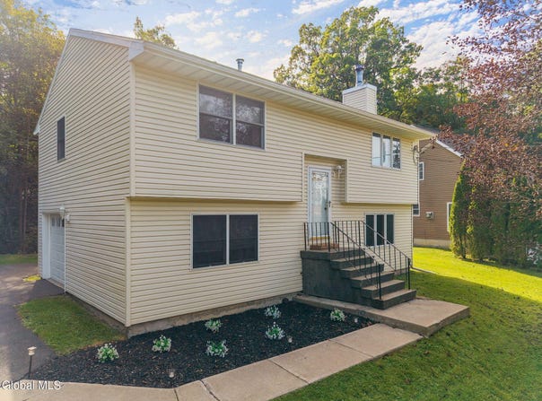 4040 River Road, Niskayuna, NY 12309