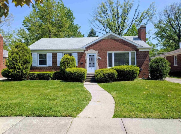 2168 Allard Road, Grosse Pointe Woods, MI 48236