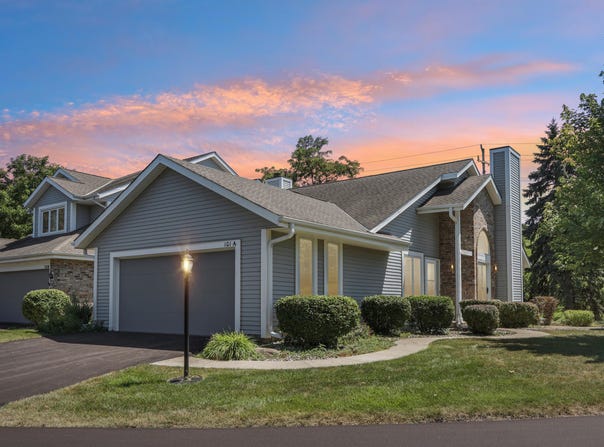 101 E Sutton Pl, Waukesha, WI 53188