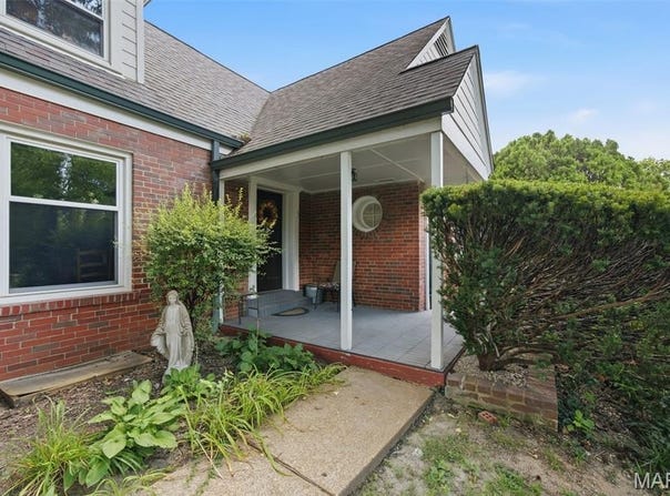 7816 Blackberry Avenue, St Louis, MO 63130