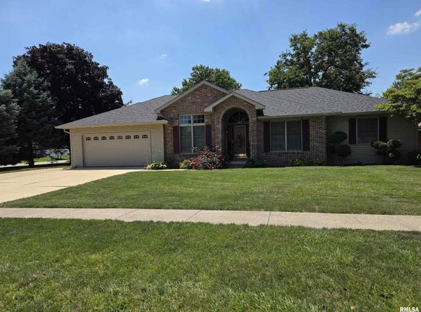 133 Manor Hill Drive, Chatham, IL 62629