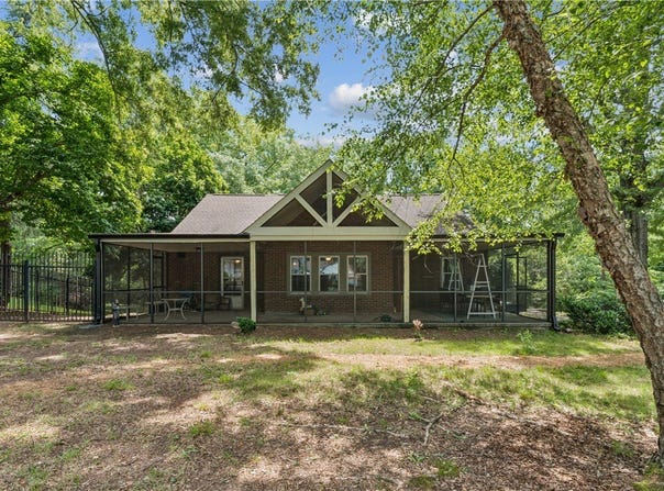 321 S Pine Street, Walhalla, SC 29691