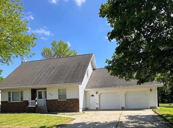 1216 Parkside Drive, Marshall, MN 56258