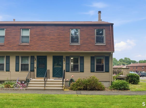 49 Bay Path Way, Branford, CT 06405