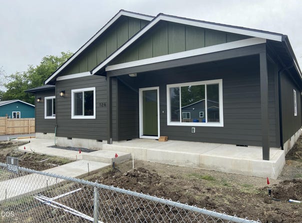 126 Lorraine Avenue, Eagle Point, OR 97524