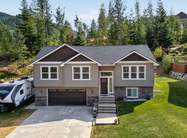 205 Old Farm Road, Pinehurst, ID 83850