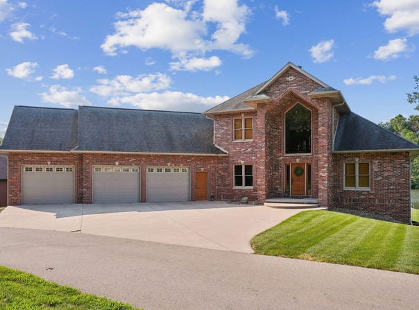 22666 262nd Avenue, Delhi, IA 52223-0000