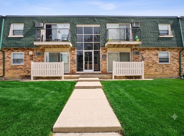 10041 S Walnut Terrace, Palos Hills, IL 60465